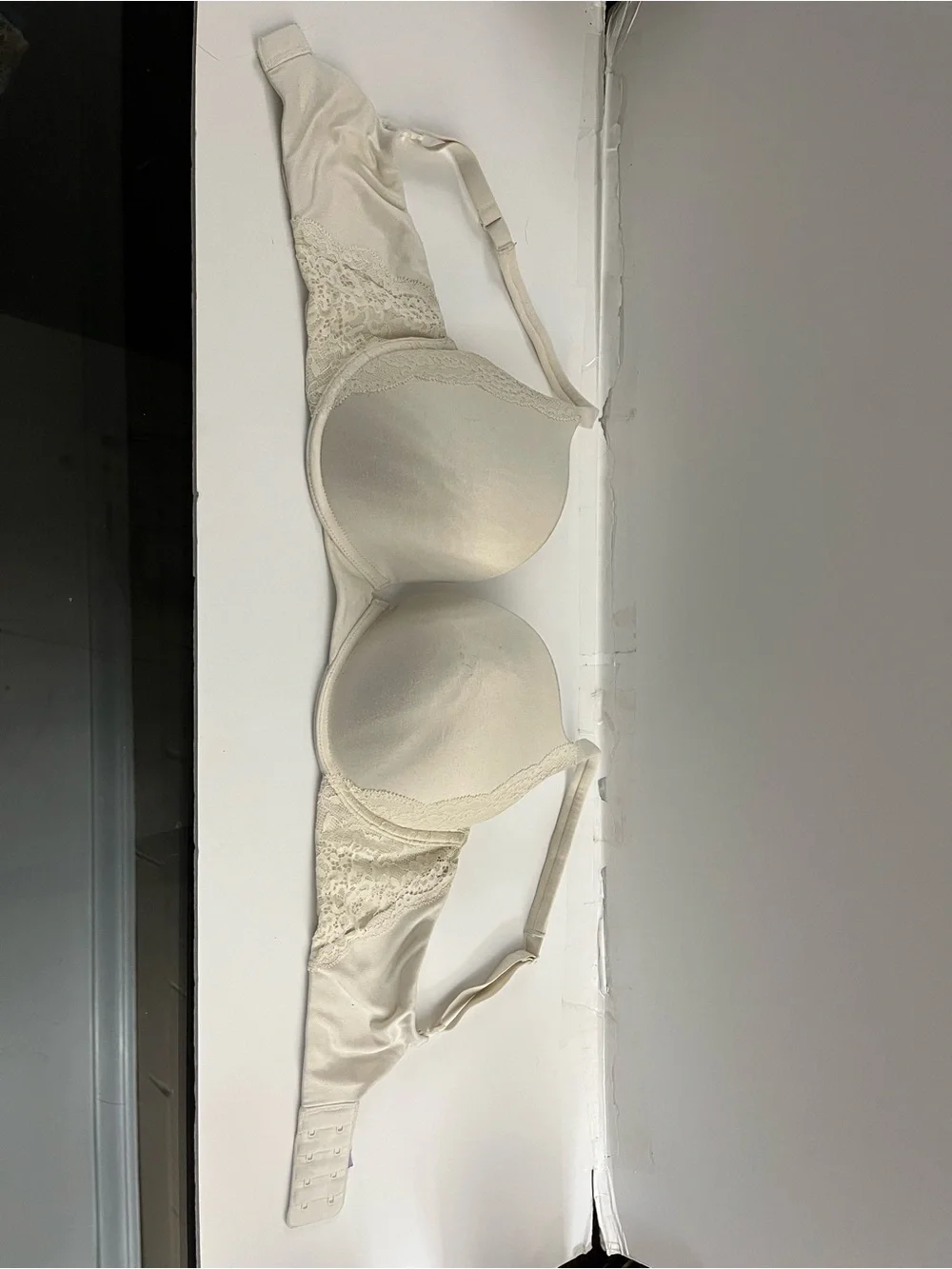 Everyday Smooth Light Cream Lace T-Shirt Bra 36C secret treasures